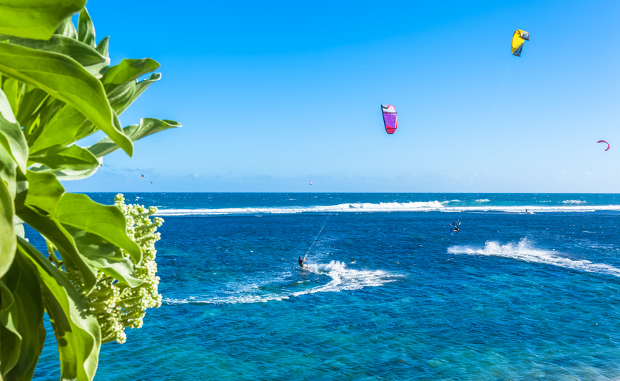 kitesurfing sur le lagon de Saint-Pierre, île de la Réunion